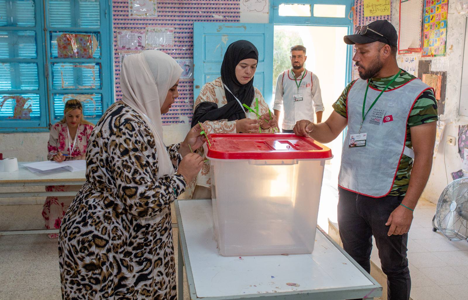 انتخابات تشريعية جزئية بتوزر: انطلاق التصويت لاختيار ممثل دائرة دقاش حامة الجريد تمغزة بمجلس النواب