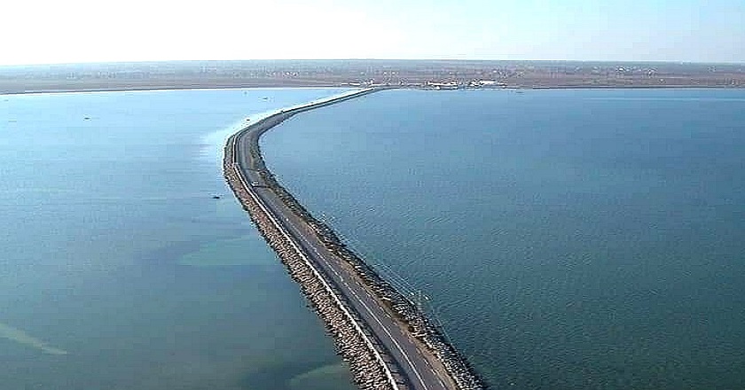 مدنين: حركية عبور مكثفة عبر الطريق الرومانية تزامنا مع توقف نشاط بطّاحات جزيرة جربة بسبب الاضراب