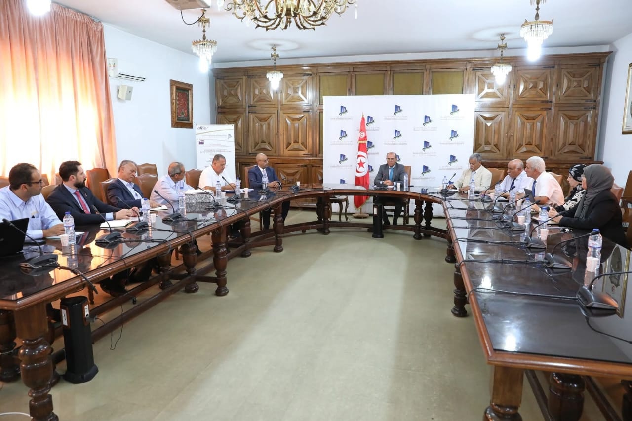 جلسة عمل بوزارة التجهيز والاسكان لمتابعة صفقة انجاز أشغال بناء 4 مستشفيات في جلمة وحفوز ومكثر وغار الدماء