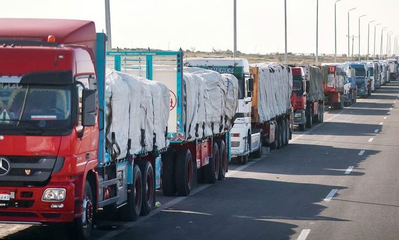 عبور 115 شاحنة مساعدات إنسانية وإغاثية للفلسطينيين في غزة