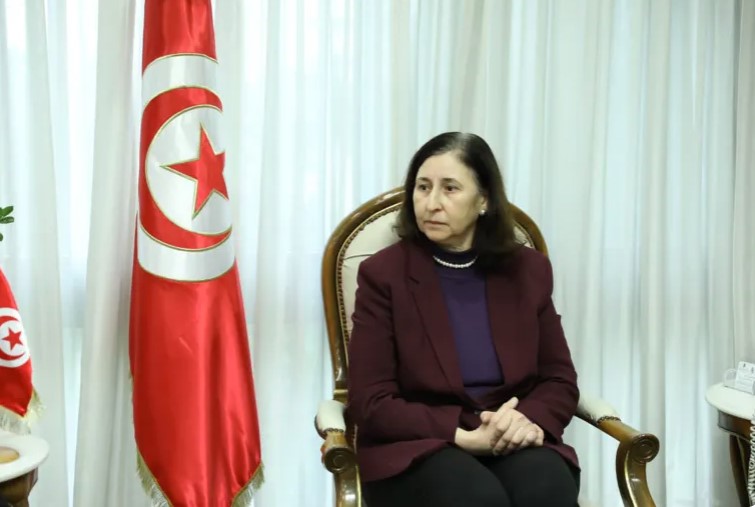 خلال لقائها برئيس السنغال: رئيسة الحكومة تدعو إلى إيلاء الأهمية للمشاريع ذات الأولوية