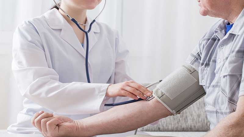 م ع التكوين المهني يحذر من الإعلانات المضللة في مجال الطب البديل والمهن شبه الطبية