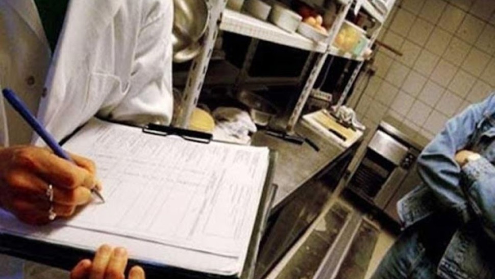 الهيئة الوطنية للسلامة الصحية للمنتجات الغذائية بقفصة : اكثر من 30 زيارة مراقبة لمحلات بيع المواد الغذائية تسفر عن رفع 3 مخالفات