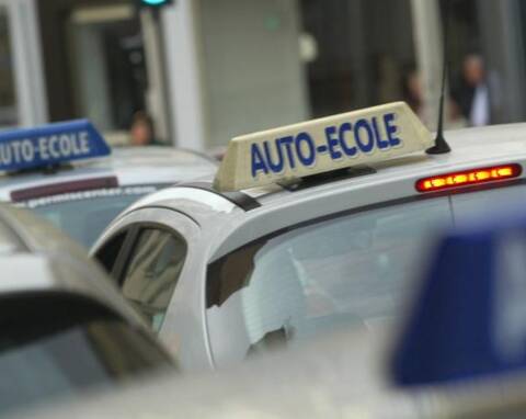 الوكالة الفنية للنقل البرّي تشرع بدءا من 1 سبتمبر 2025 في تطبيق إلزامية تضمين عقد التكوين بمطلب الحصول على رخصة السياقة