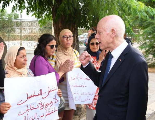 رئيس الجمهورية يجري حوارا مباشرا مع الدكاترة المعتصمين  ويتعهد بايجاد حلول منصفة 
