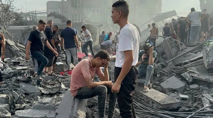 استشهاد 14 فلسطينيا بينهم 6 أطفال في قصف صهيوني مكثف على وسط وجنوب قطاع غزة