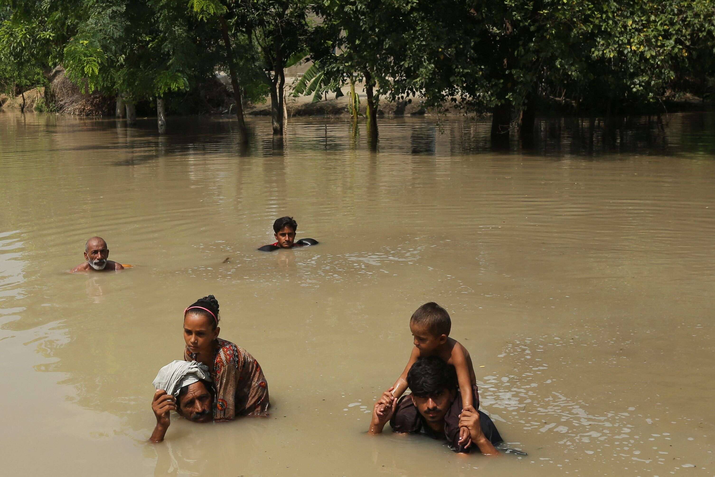 بحيرة شكلها انهيار طيني في جبال باكستان تهدد بفيضانات "كارثية"