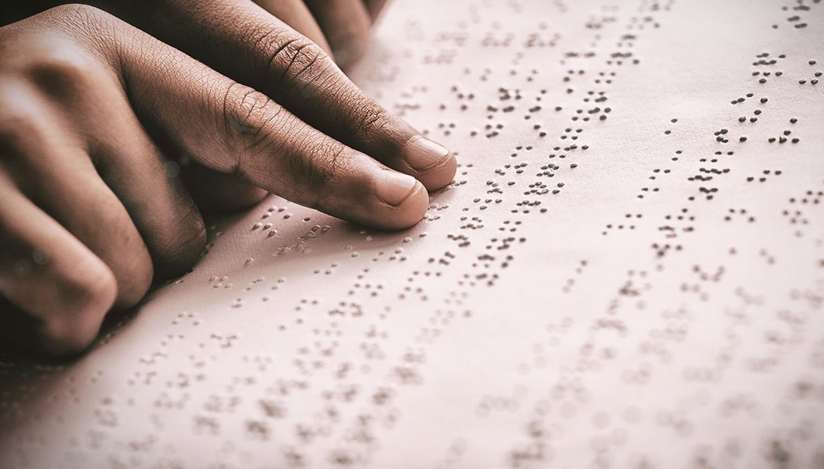 المركز البيداغوجي يصدر كتبا موازية وقصصا مكتوبة بطريقة "البراي" لفائدة التلاميذ المكفوفين