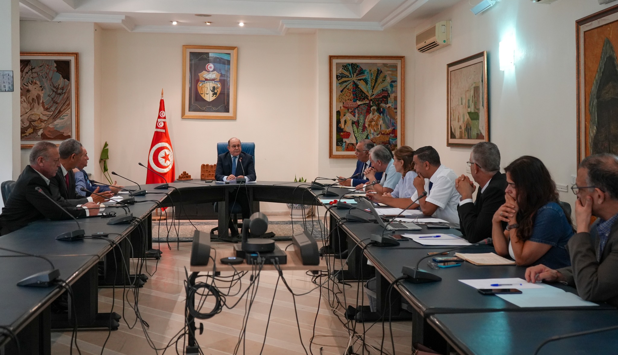 توزر: جلسة عمل بمقر وزارة السياحة في إطار الإعداد للدورة 2 للصالون الدولي للسياحة الصحراوية والواحية