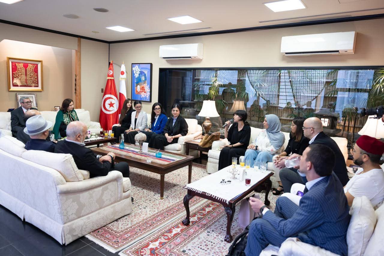 رئيسة الحكومة تلتقي بعدد من ابناء الجالية التونسية المقيمة باليابان