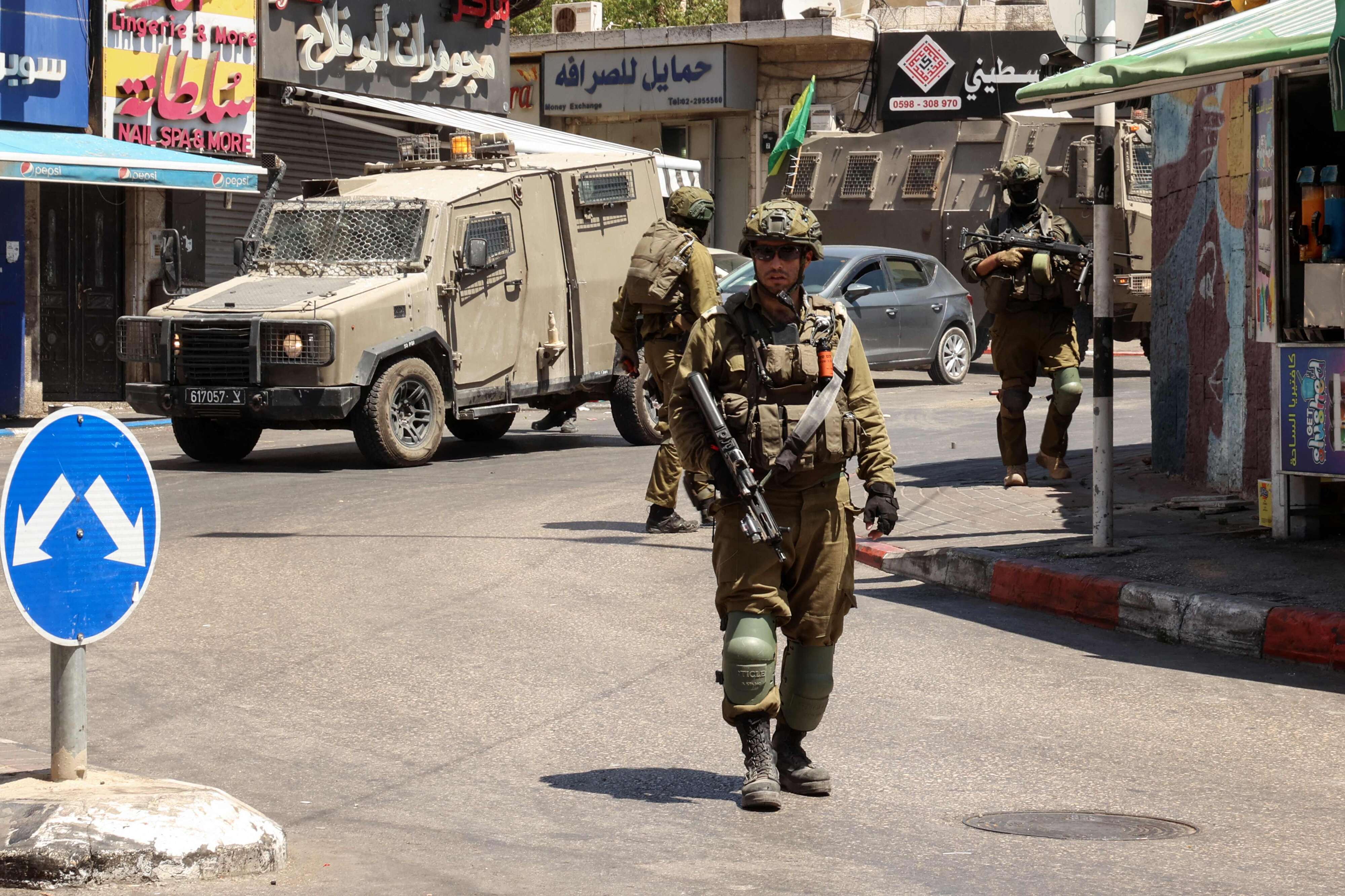 الجيش الصهيوني ينسحب من وسط رام الله بعد عملية عسكرية واسعة