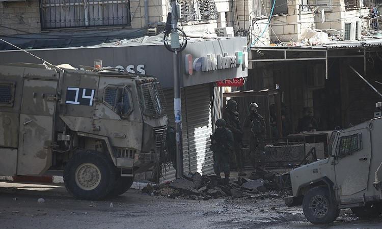 رام الله: اصابة 37 فلسطينيا بالرصاص الحي خلال عملية اقتحام قوات الاحتلال الصهيوني للبلدة القديمة في نابلس