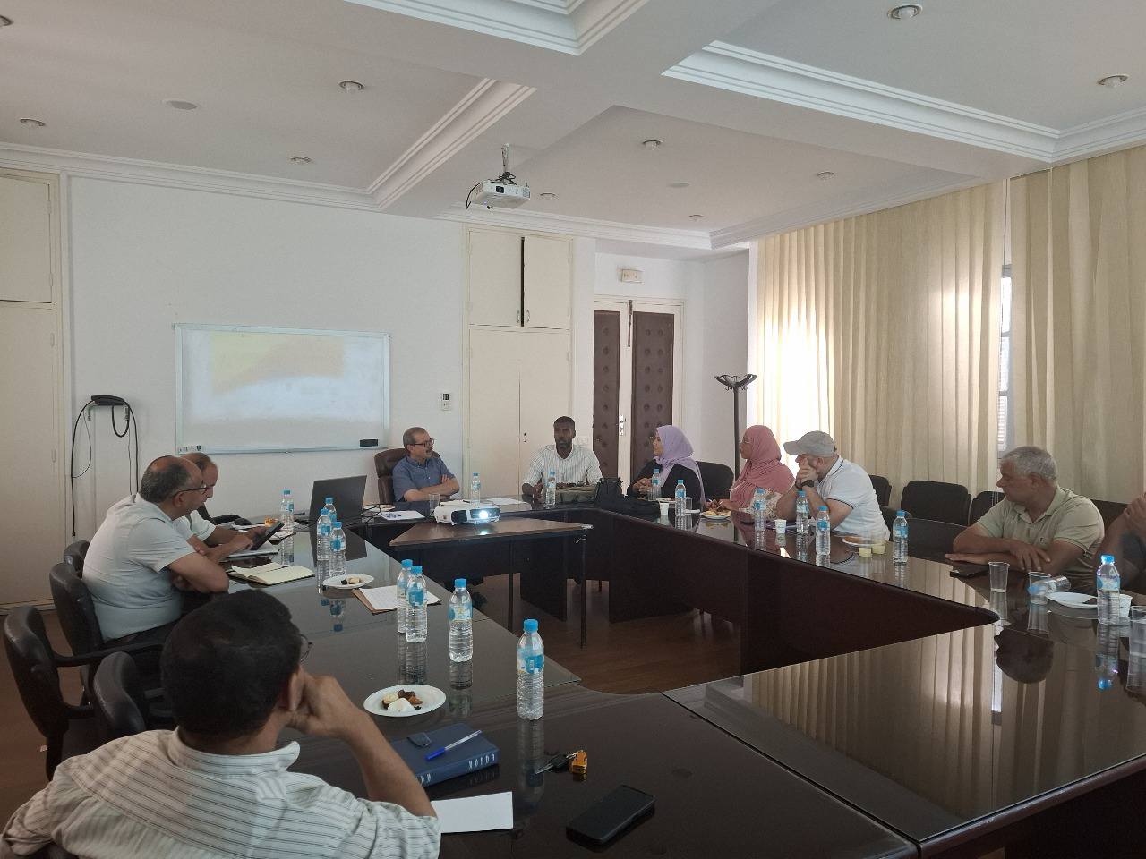 معهد المناطق القاحلة بالفجاء: ورشة عمل حول" المختبرات الحية لمواقع التجارب بالجفارة وحوض واد الكبير"