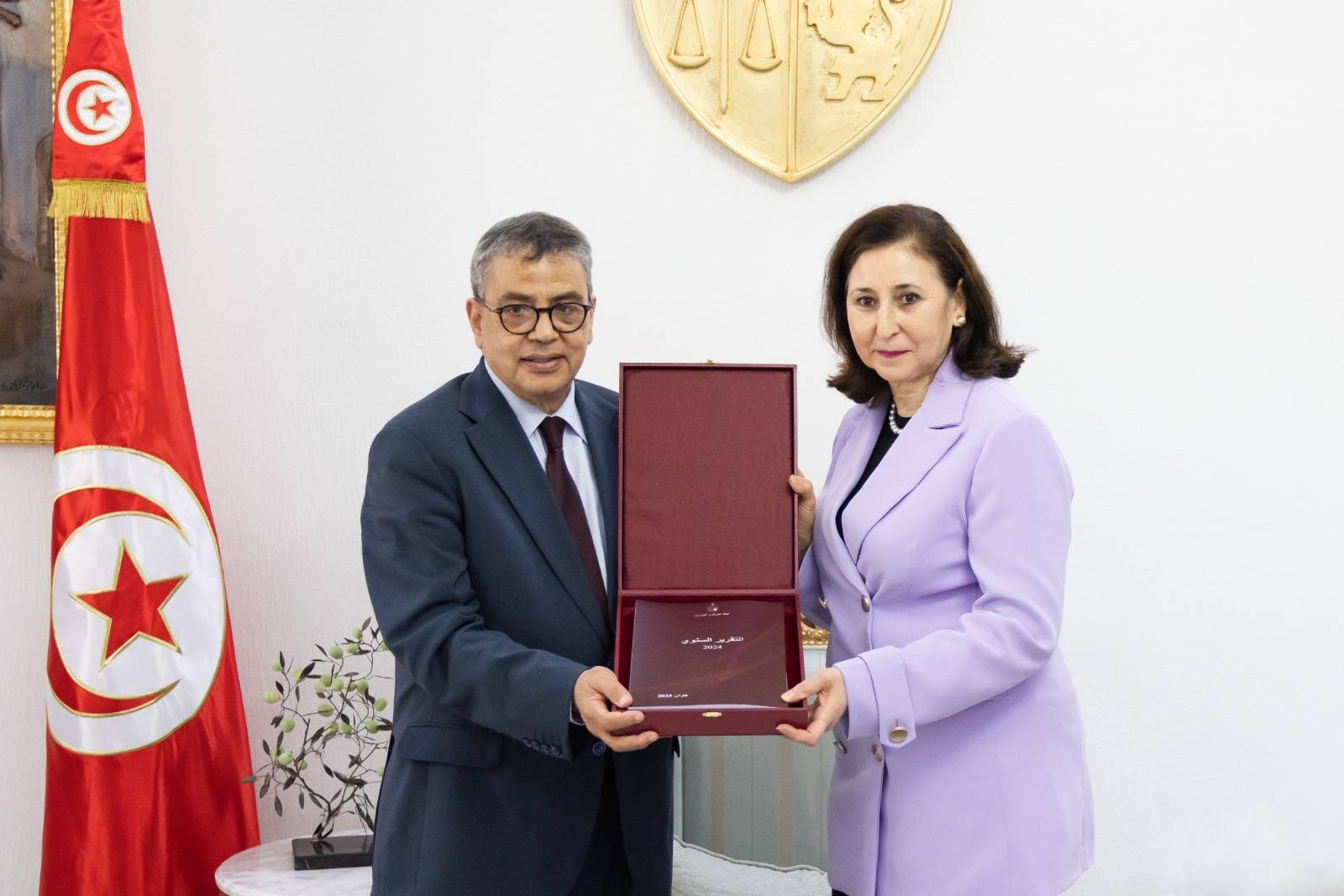 رئيسة الحكومة تتسلّم التقرير السنوي للبنك المركزي التونسي لسنة 2024