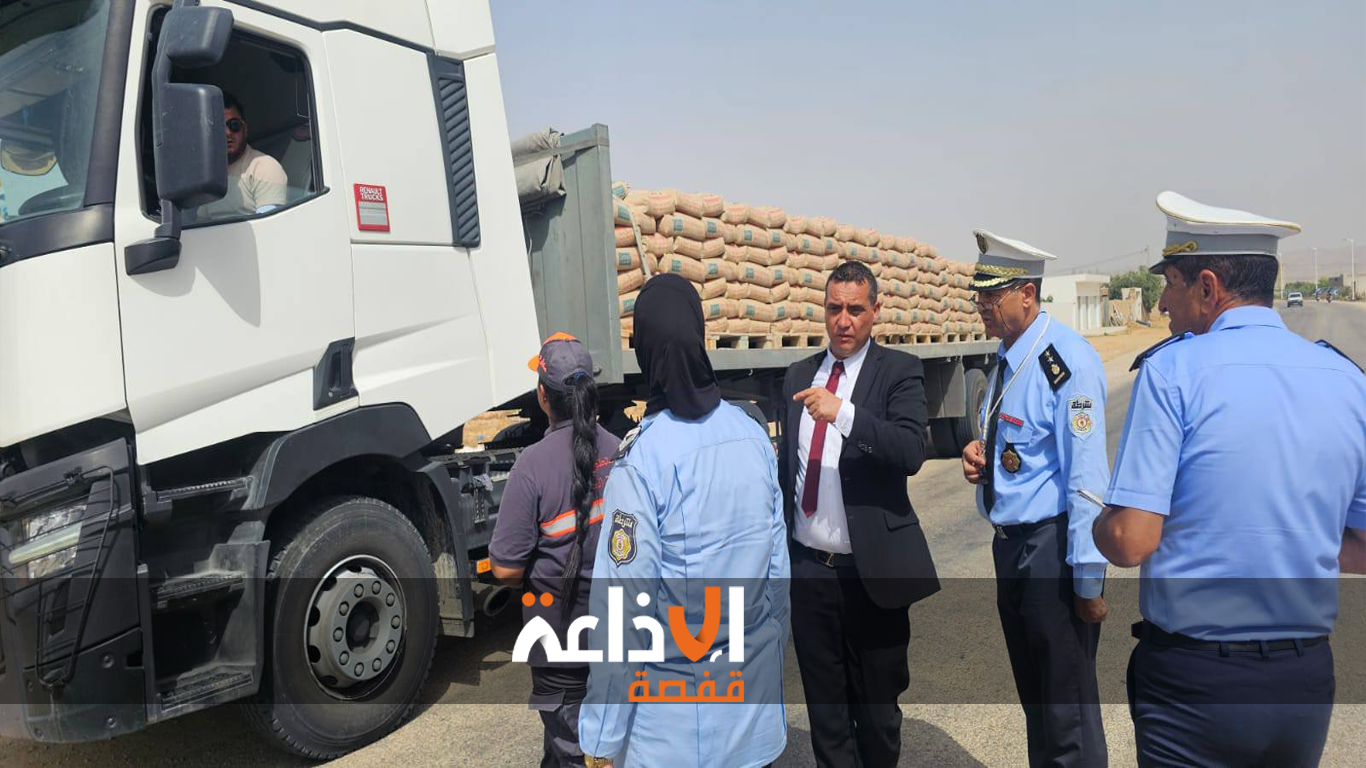  الفرع الاقليمي للوسط الغربي لسلامة المرور بولاية سيدي بوزيد،ينظم حملة تحسيسية لفائدة سواق الشاحنات الثقيلة و الحافلات للحد من حوادث الطرقات 