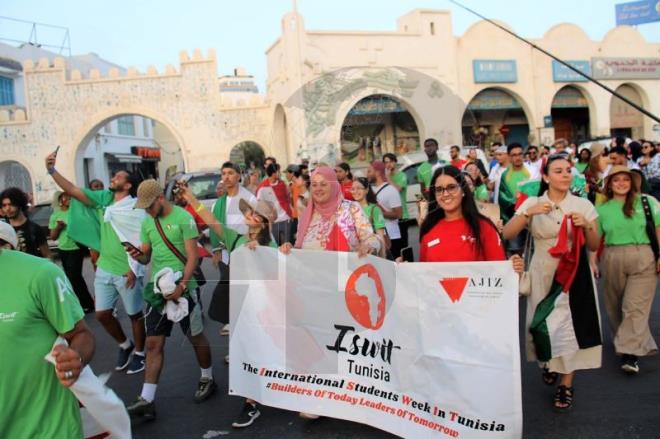 أكثر من 90 طالبا من 23 دولة يشاركون في تظاهرة "مشية السلام" ضمن فعاليات اسبوع الطالب العالمي بجرجيس