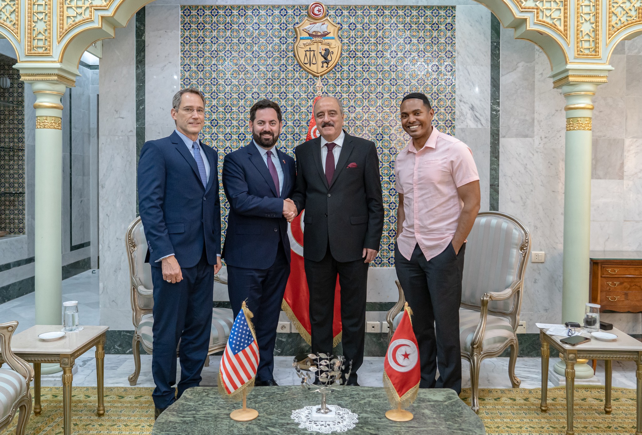 في لقاء وزير الخارجية بوفد من الكونغرس الأمريكي.. التأكيد على عمق العلاقات بين البلدين والعزم على مزيد الارتقاء بها