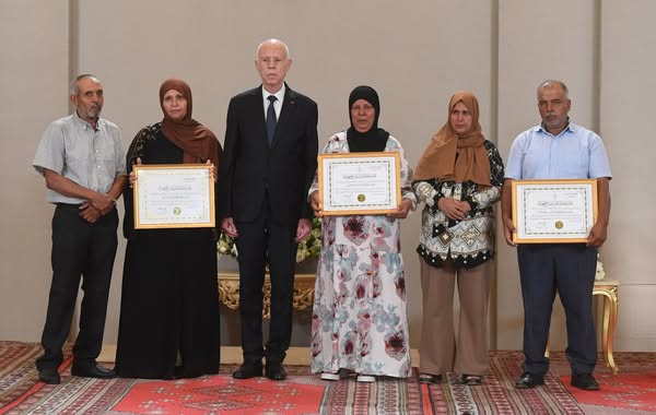  رئيس الجمهورية قيس سعيّد يكرّم المتفوقين في يوم العلم