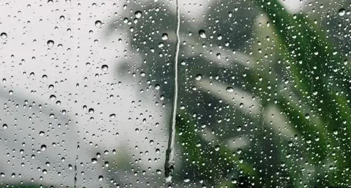 بعد ظهر اليوم : سحب رعدية وأمطار غزيرة مع هبوب رياح قوية