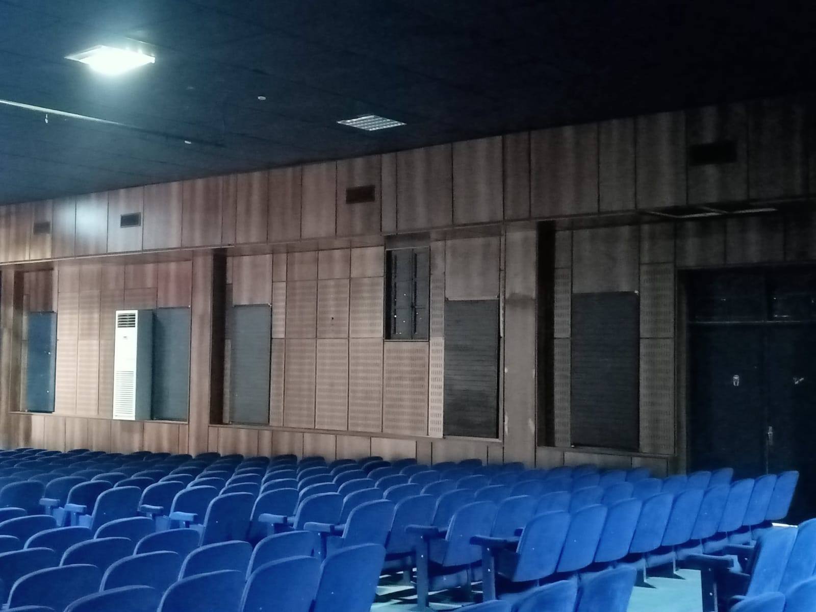  وزارة الشؤون الثقافية تتابع تقدّم أشغال إزالة الصدى بقاعة العروض بمركز الفنون الركحية والدرامية بالكاف