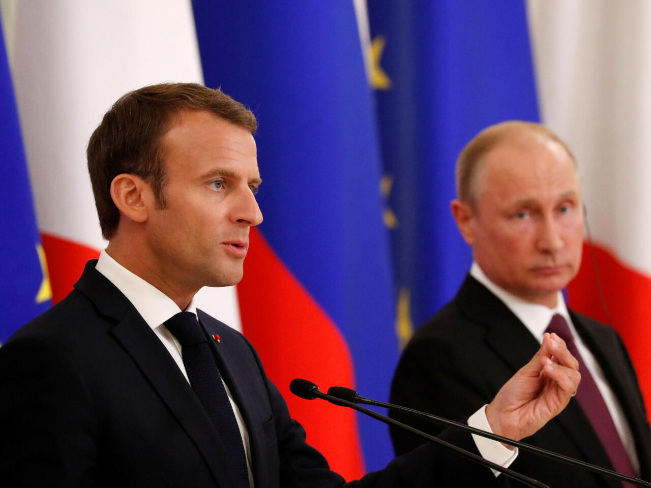 ماكرون: إن لم يلتزم بوتين بلقاء زيلينسكي فسيكون قد خدع ترامب