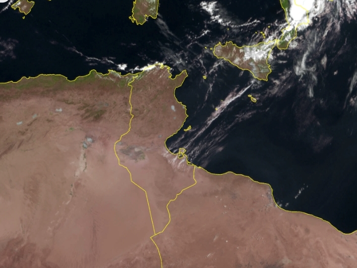 الطقس اليوم : سحب عابرة باغلب الجهات مع انخفاض في درجات الحرارة والبحر يكون مضطربا