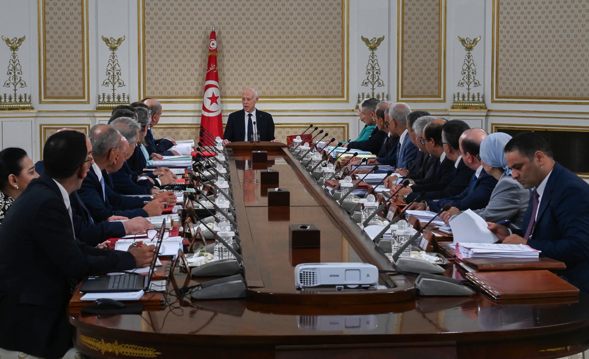 رئيس الجمهورية: تونس ماضية قدما إلى الأمام بالرغم من عديد الظواهر غير الطبيعية في سير عدد من المرافق العمومية