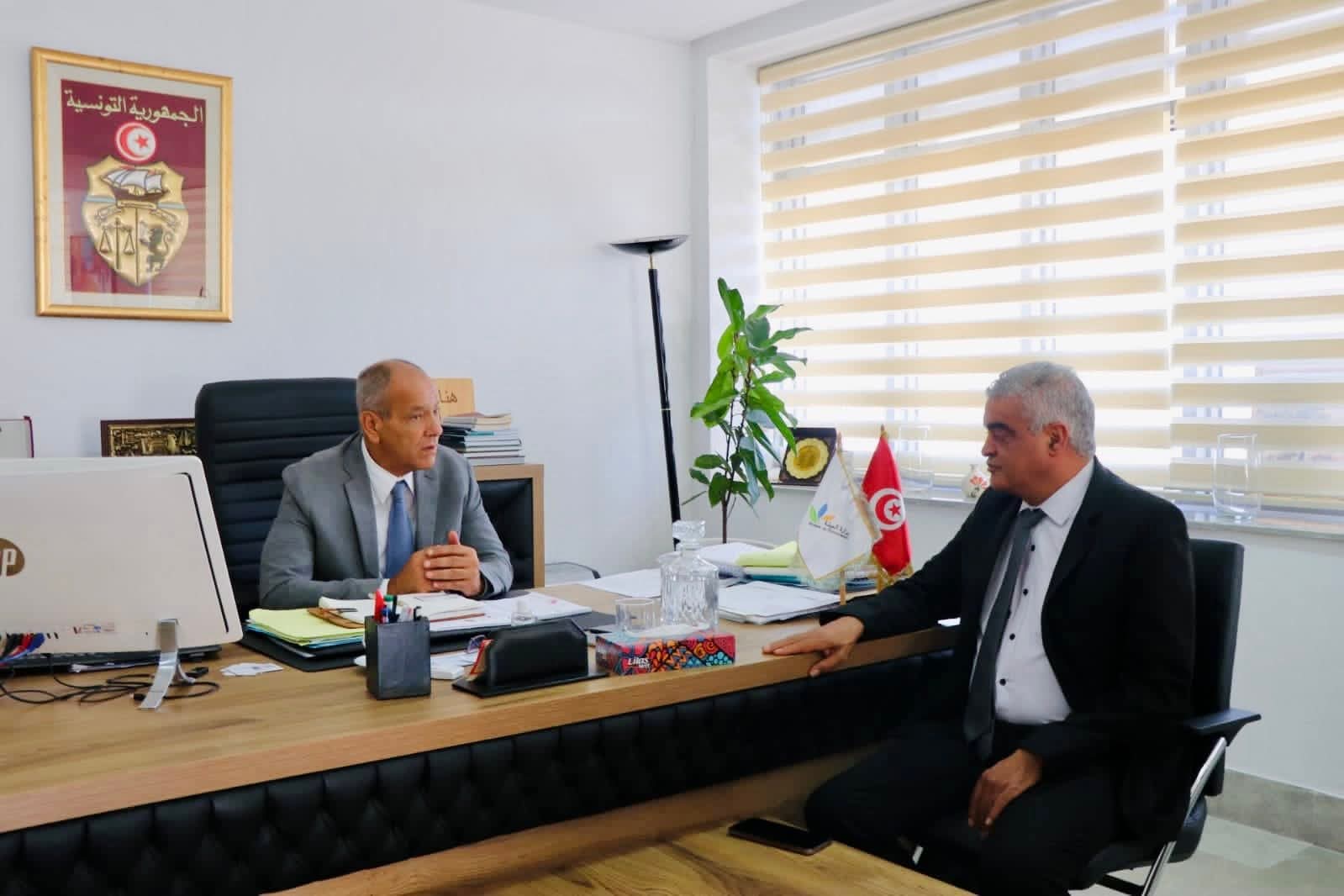 وزارة البيئة ومؤسسة التلفزة التونسية تتفقان على برمجة إنتاج وثائقيات متخصصة لمعالجة القضايا البيئية وتوعية الناشئة