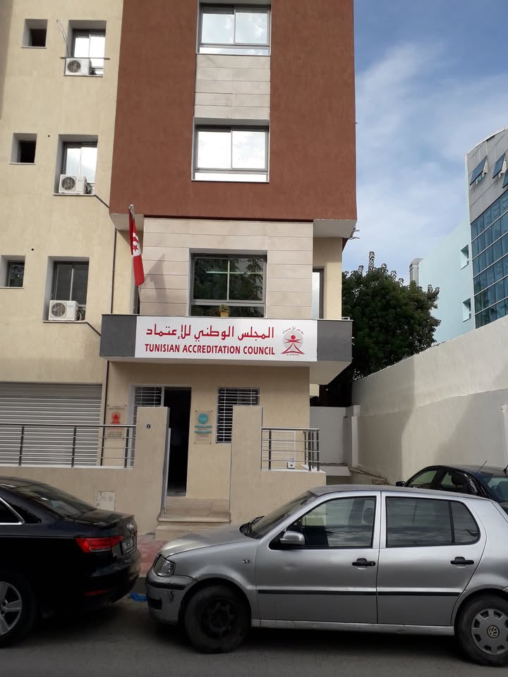 المجلس الوطني للاعتماد يسلم أول شهادة اعتماد لمؤسسة تونسية ناشطة في مجال المقارنات بين المخابر