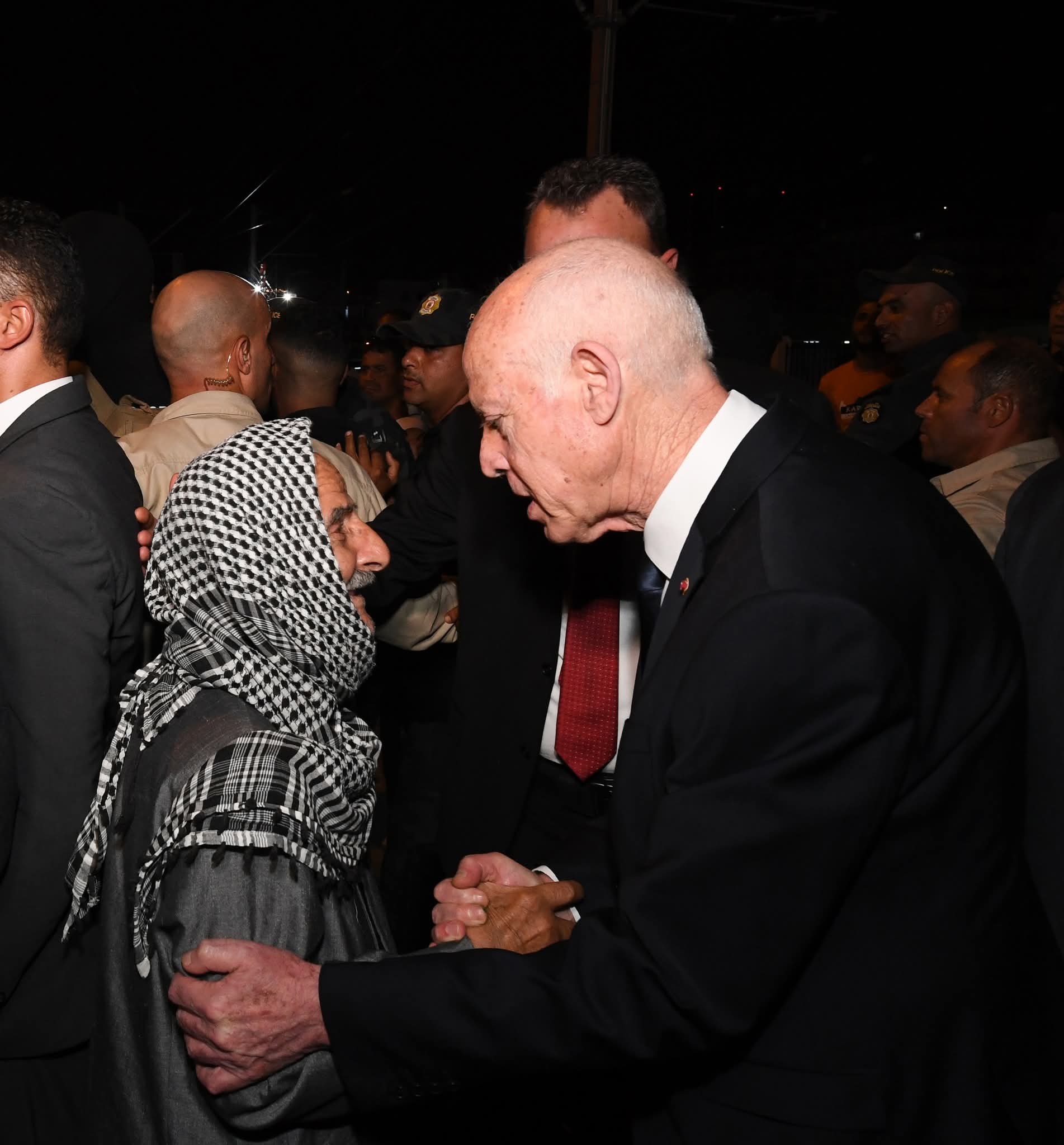 سعيد يتحول الى ساحتي برشلونة والمنجي بالي ويستمع إلى مشاغل عدد من المواطنين