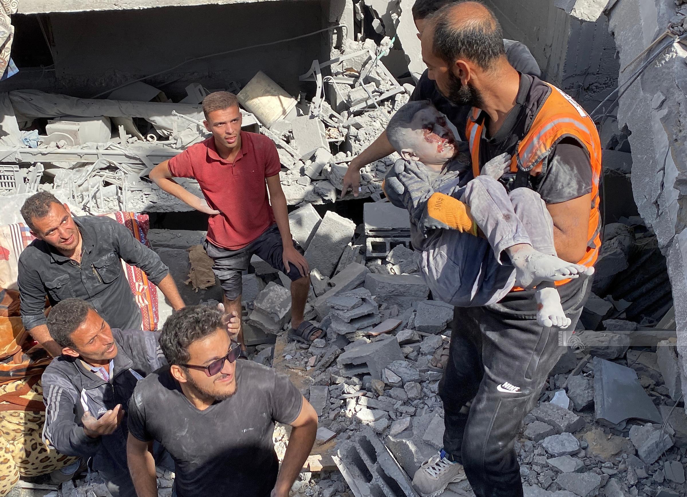 شهداء ومصابون بينهم منتظرو المساعدات جنوب قطاع غزة