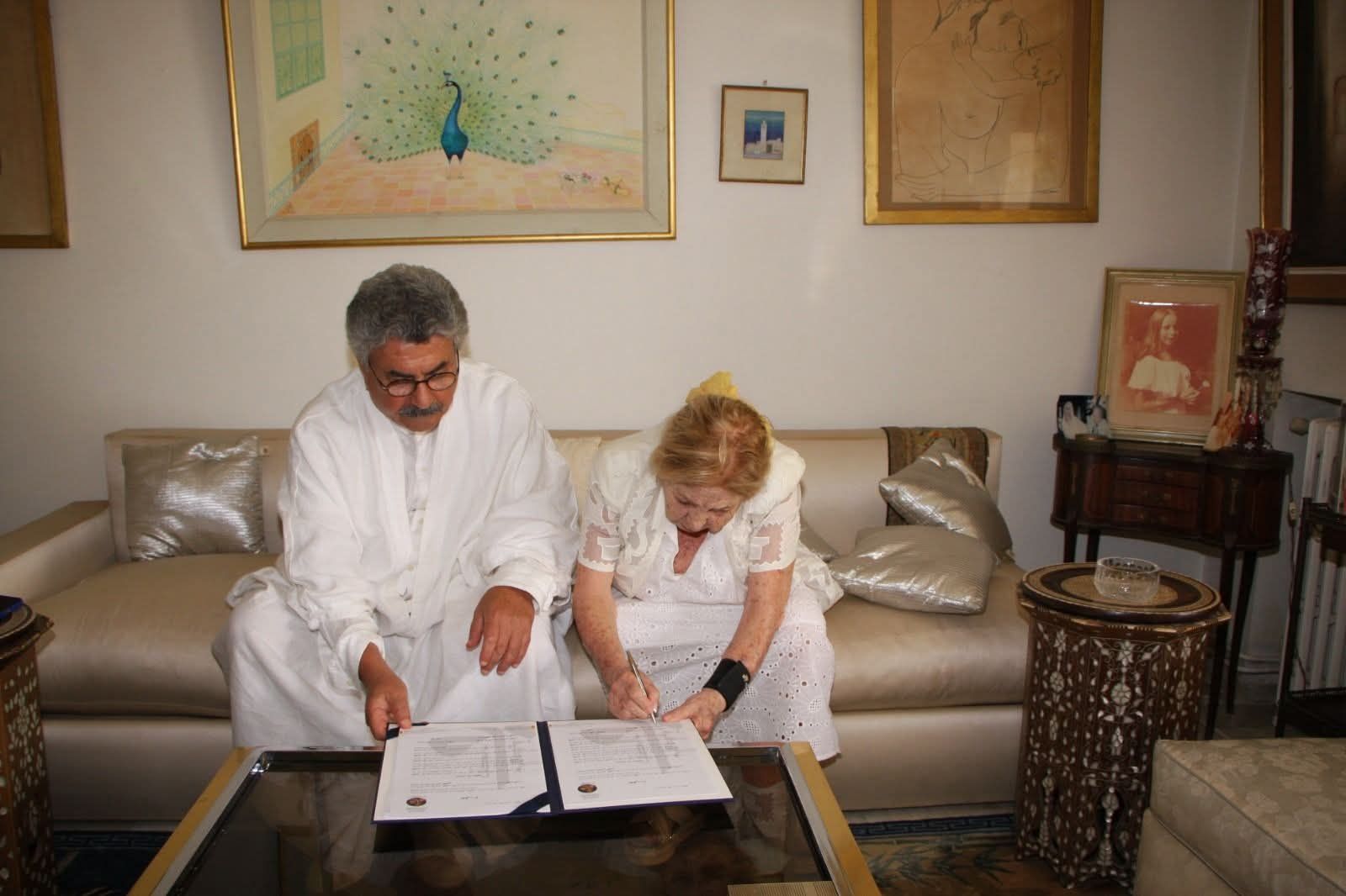 اسرة الفقيد الشاذلي القليبي تهب مكتبته الخاصة لدار الكتب الوطنية