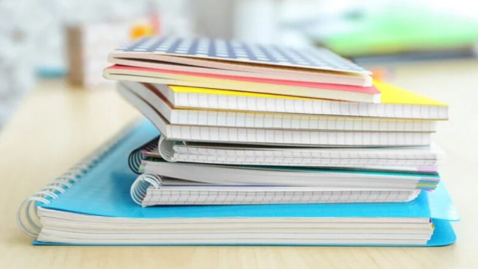 حجز 9016 وحدة من مستلزمات مدرسية مختلفة و13526 كراس مدعم