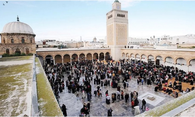   احتفاء بالمولد النبوي الشريف :   10021 نشاطا في المعالم الدينية توزعت بين خطب ومحاضرات واختام قرانية وسرد للبردة وللخماسية