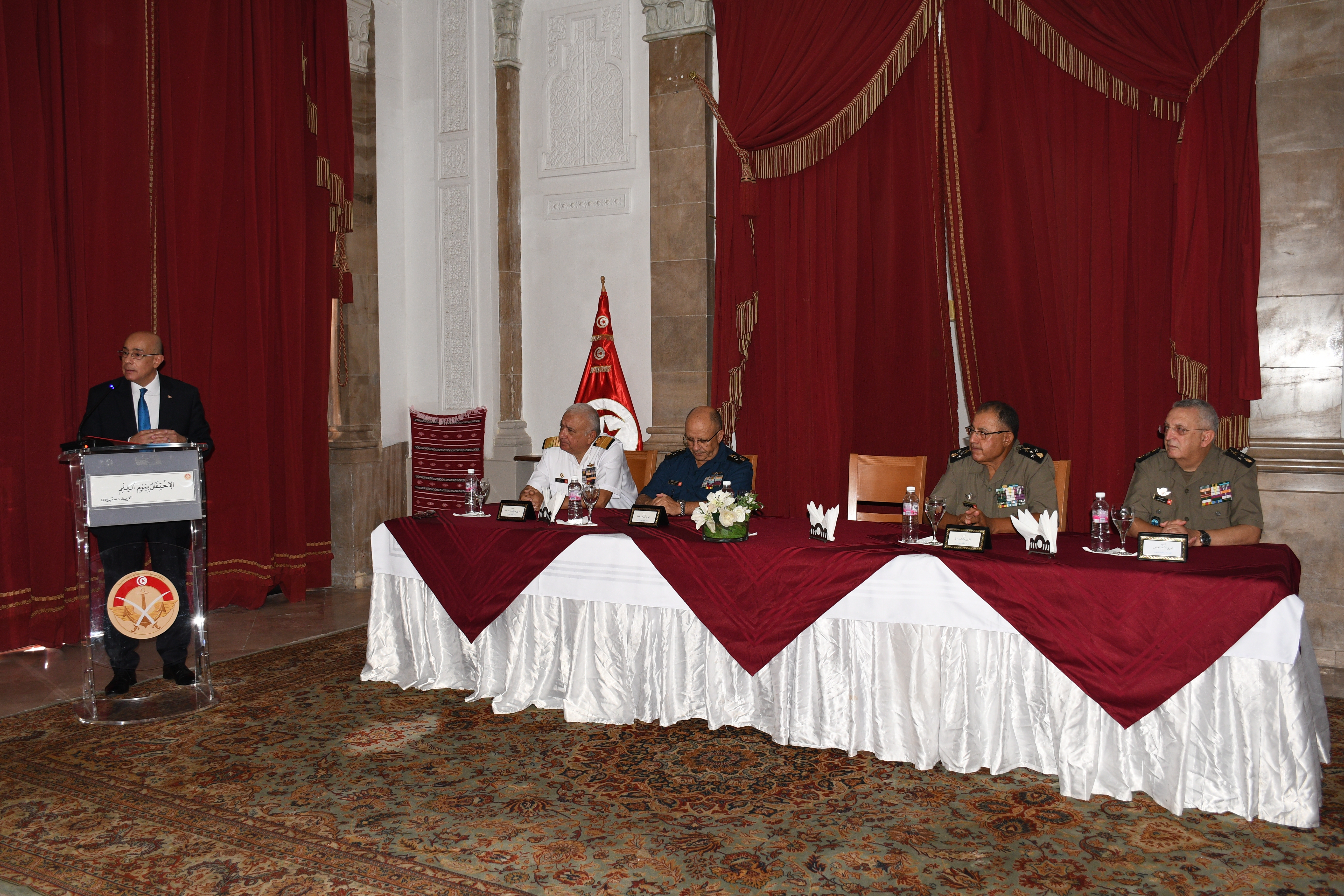 وزير الدفاع الوطني يشرف على الإحتفال بيوم العلم بالمؤسّسة العسكرية