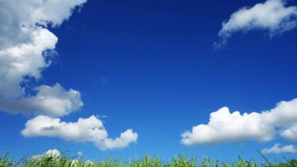 سماء قليلة السحب بأغلب المناطق.