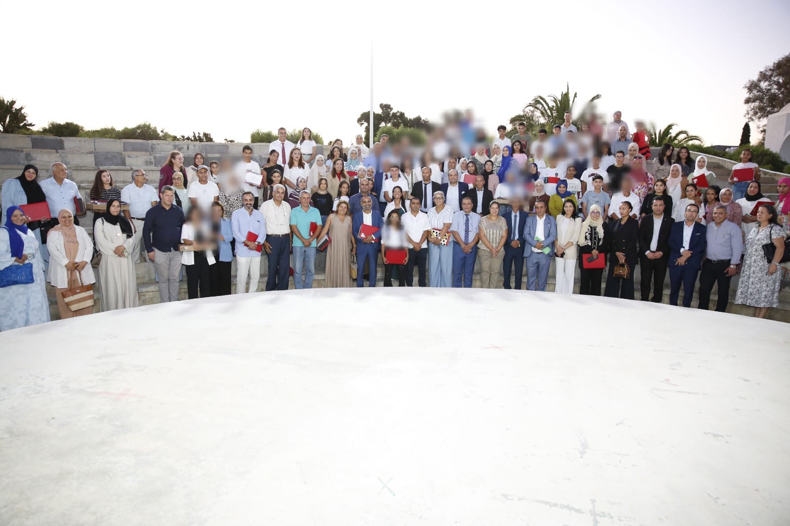 وزيرة الأسرة تكرّم 60 تلميذا وطالبا من أبناء مؤسسات رعاية الطفولة المتميّزين