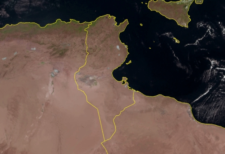 سماء قليلة السحب بأغلب المناطق