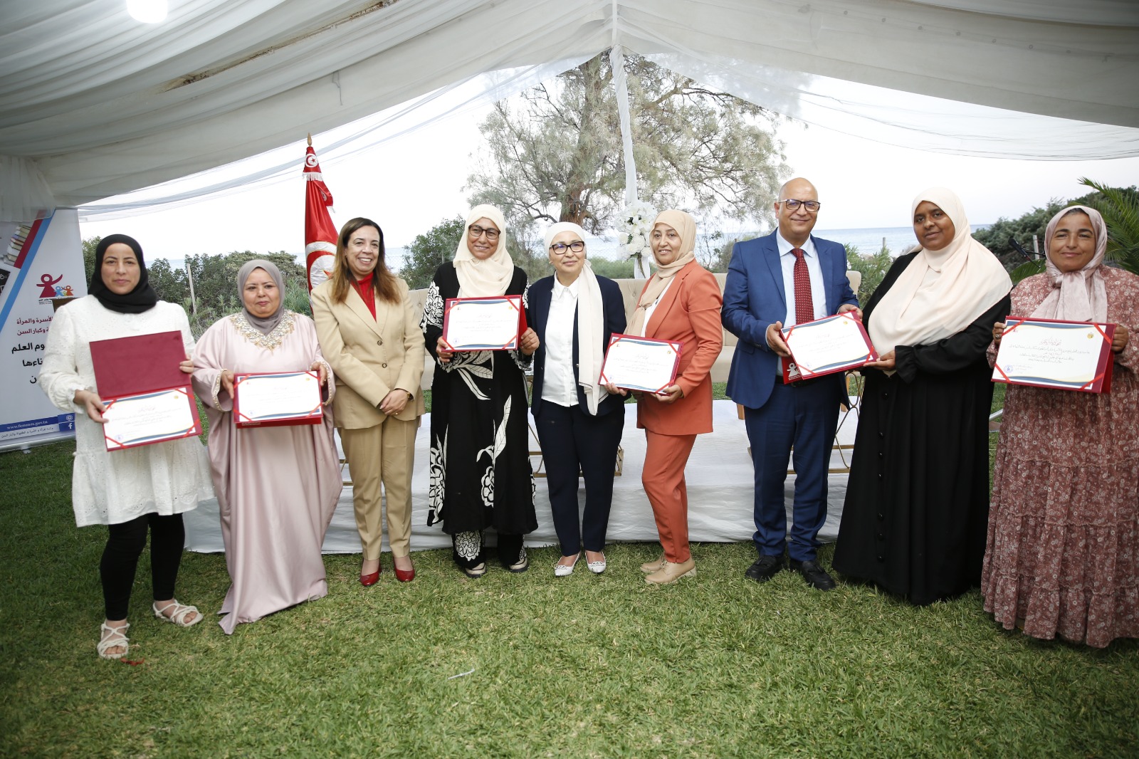  وزيرة الأسرة تكرّم 60 تلميذا وطالبا من أبناء مؤسسات رعاية الطفولة المتميّزين بعنوان السنة التربويّة 2025-2024