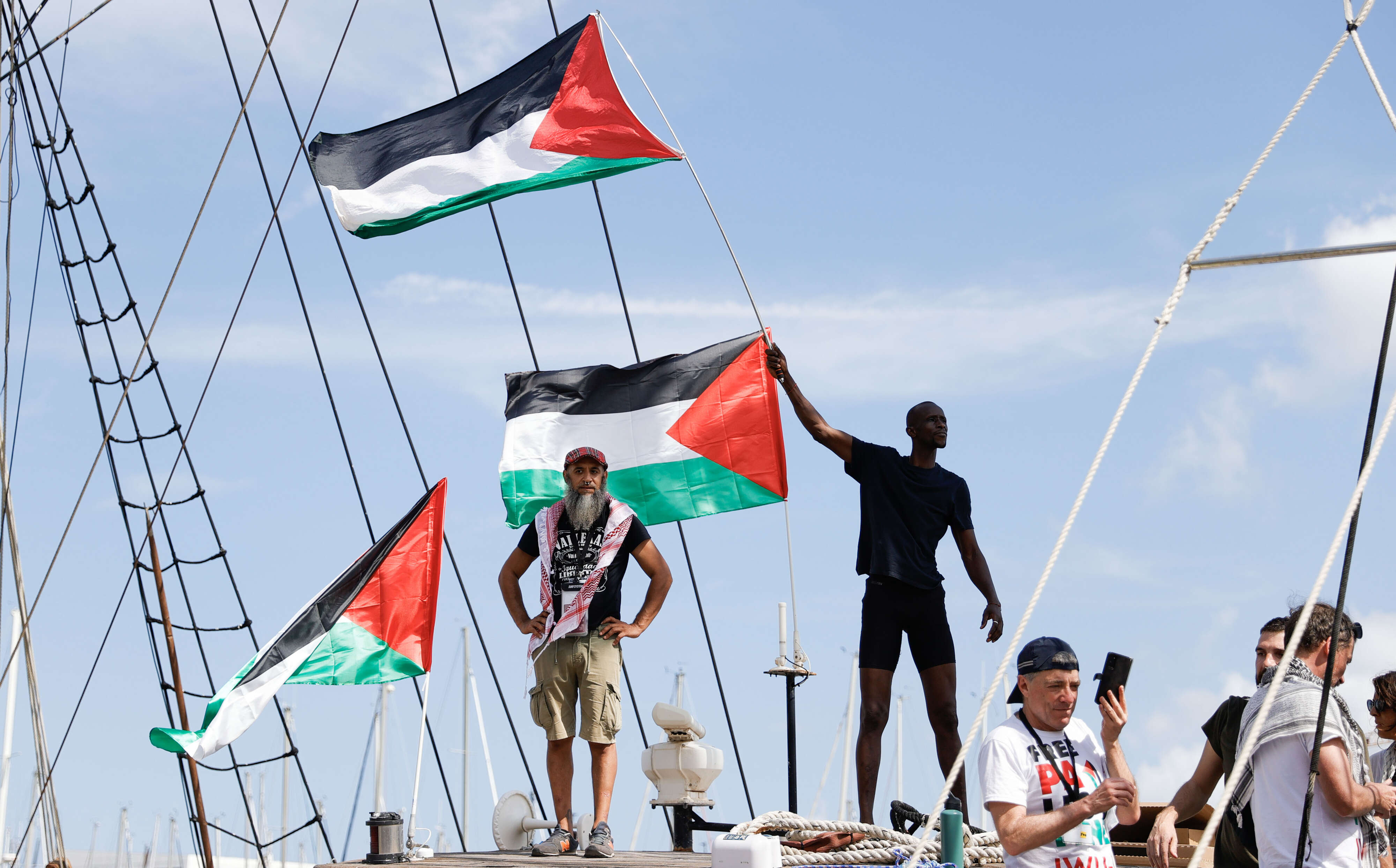 أسطول الصمود يدعو القباطنة والربابنة وميكانيكيي السفن والبحّارة وطواقم السفن في كافة دول المغرب العربي إلى الانضمام إليه