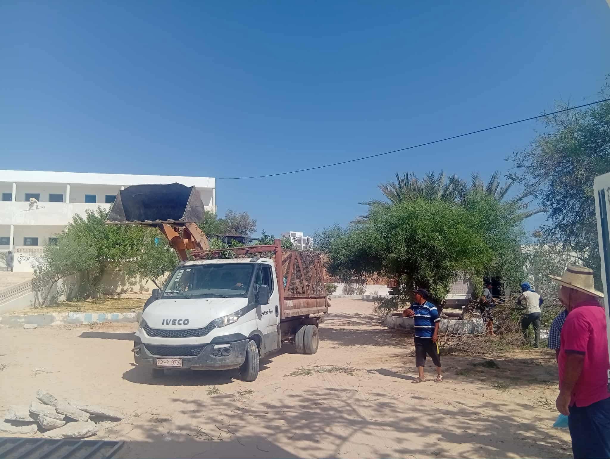 جرجيس حملات نظافة وصيانة ل19 مؤسسة تربوية