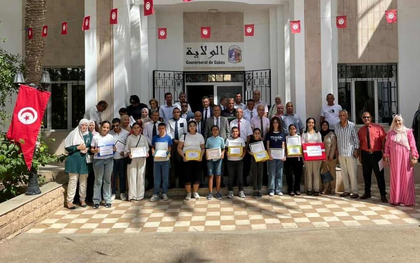  قابس : تكريم المتميزين من التلاميذ في مختلف المستويات التعليمية بمناسبة الاحتفال بيوم العلم 