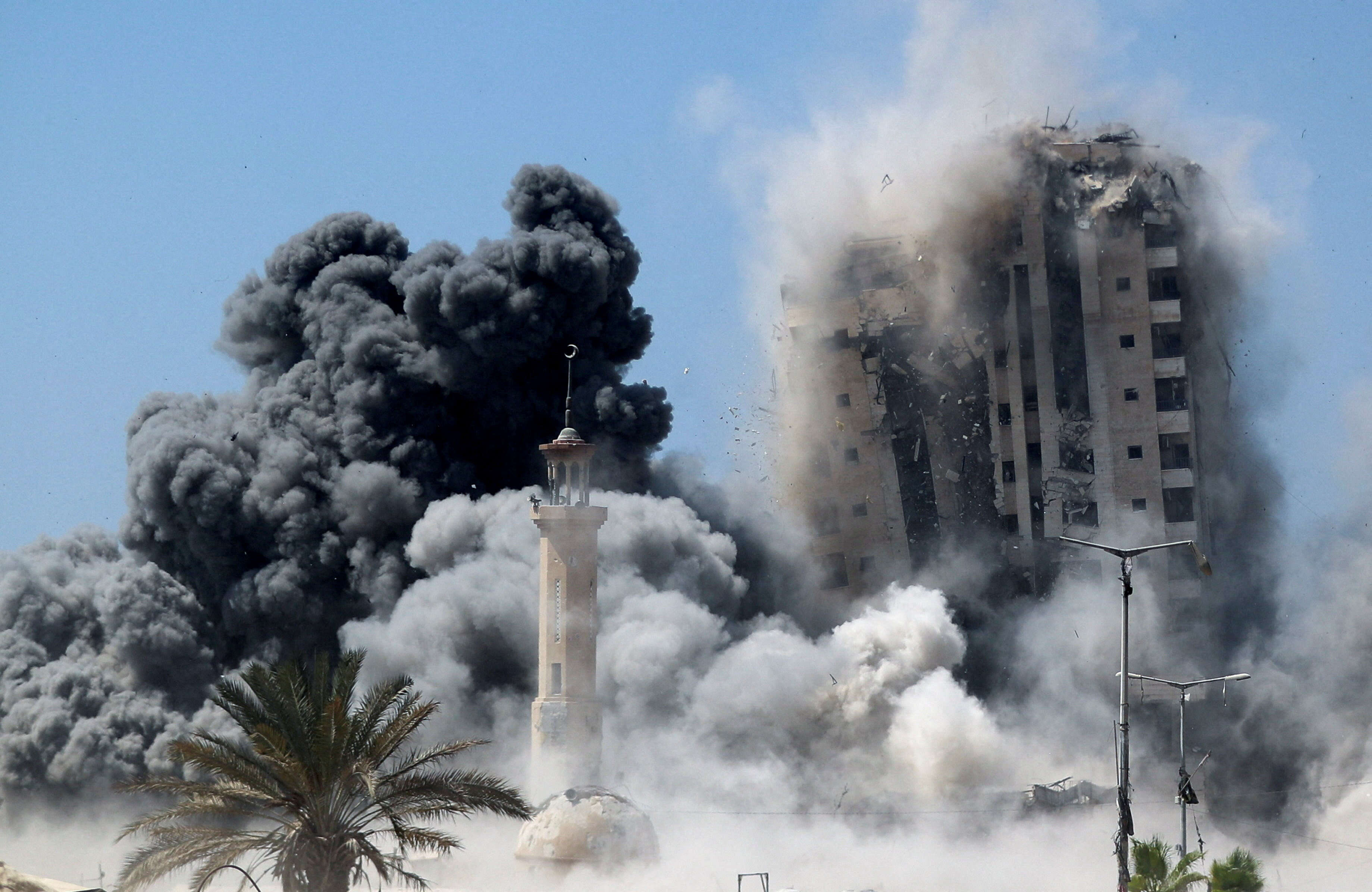 مصادر طبية.. 70 شهيدا في قطاع غزة منذ فجر اليوم