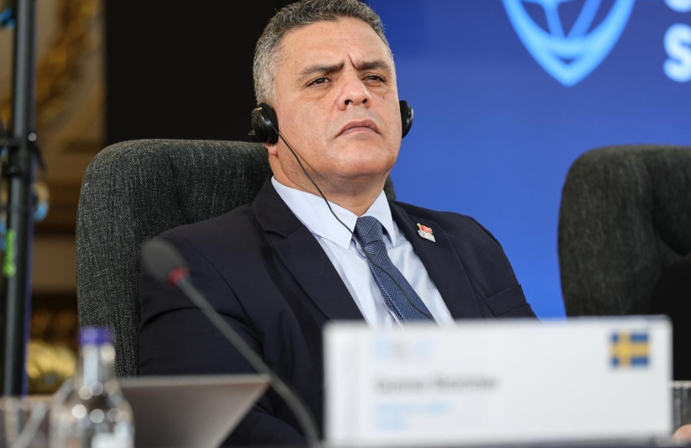 وزير الداخلية يُشرف على احياء الذكرى 69 لانبعاث سلك الحرس الوطني