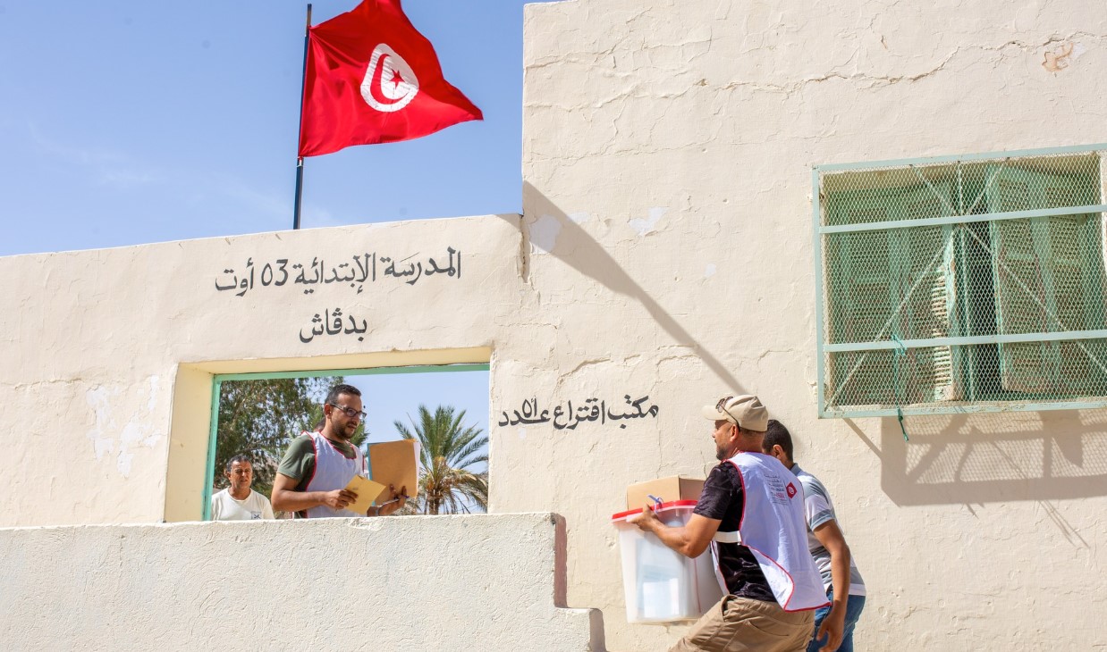 الدور الثاني للانتخابات الجزئية بدائرة دقاش- حامة الجريد - تمغزة: توزيع المواد الانتخابية وغدا الاقتراع