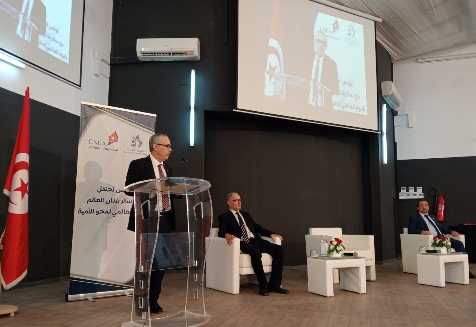 وزير الشؤون الاجتماعية يؤكد "العمل على تطوير برنامج تعليم الكبار بهدف بناء استقلالية الدارسين ودعم ادماجهم الاقتصادي والاجتماعي"