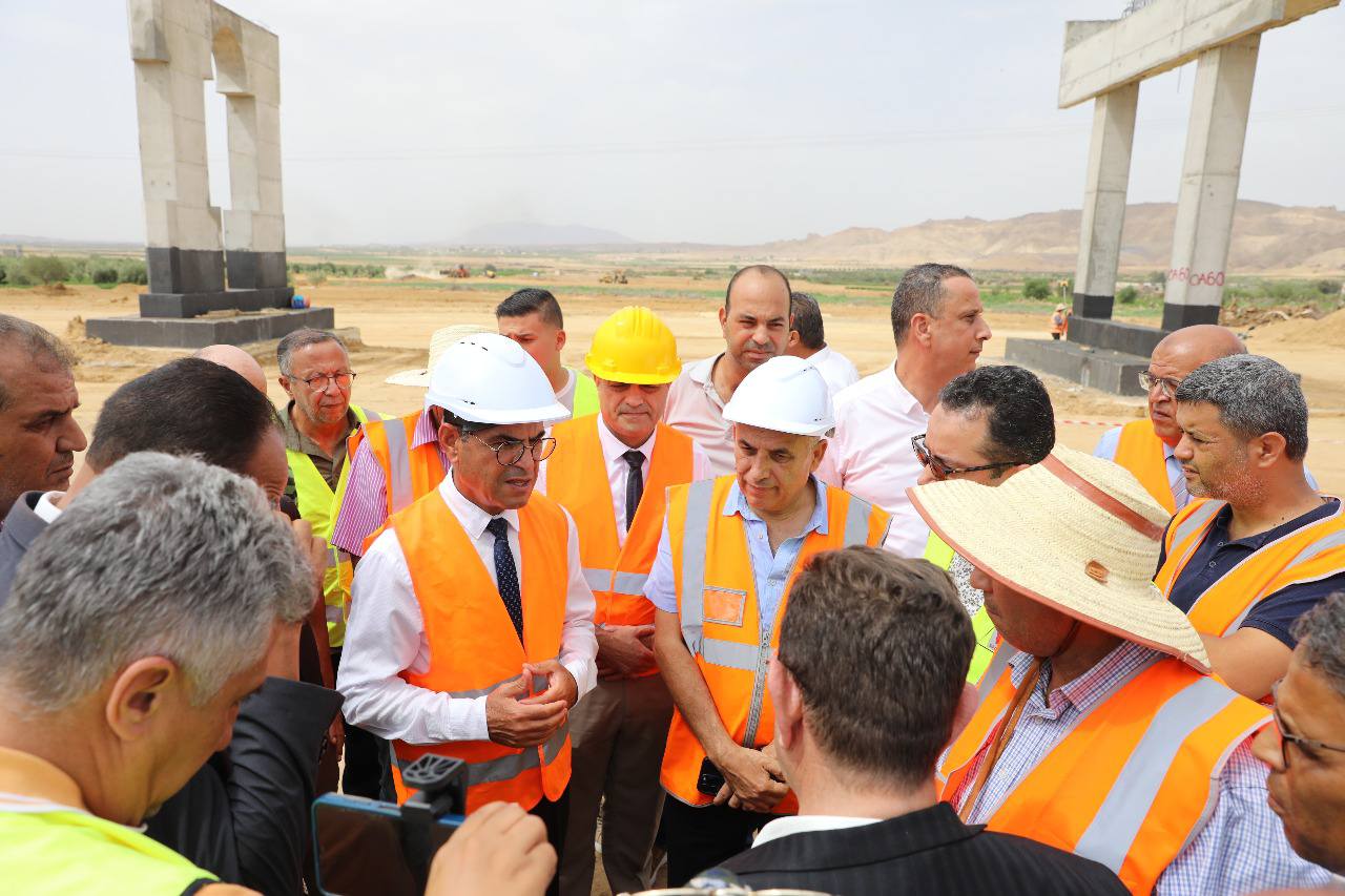  وزير التجهيز والإسكان : تسخير المقاطع الراجعة للدولة لتسريع انجاز مشروع الطريق السيارة تونس–جلمة