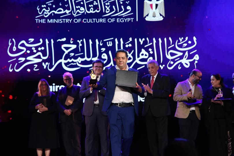 مسرحية "روضة العشاق" للمخرج معز العاشوري تحصد جائزة أفضل إخراج في مهرجان القاهرة الدولي للمسرح التجريبي في دورته 32