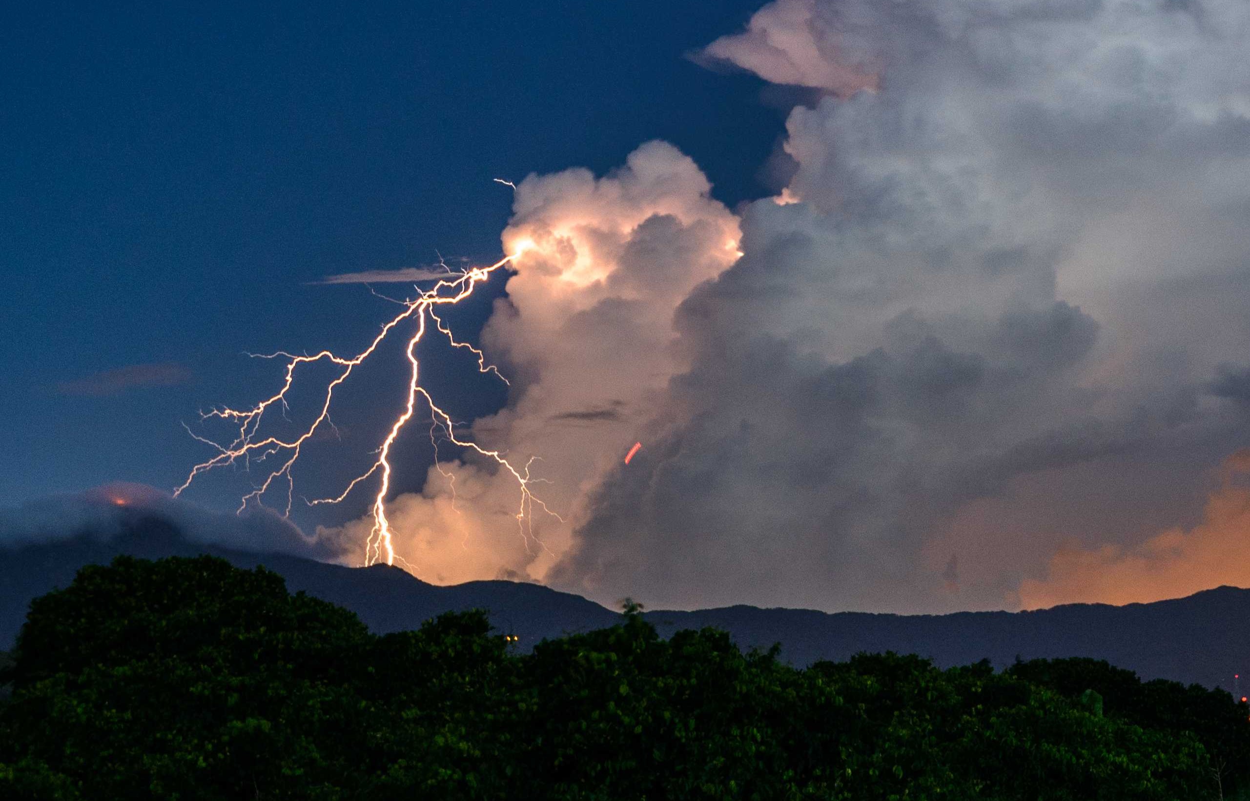 نشرة متابعة : توقع نزول أمطار مؤقتا رعدية ومحليا غزيرة بعد ظهر الثلاثاء