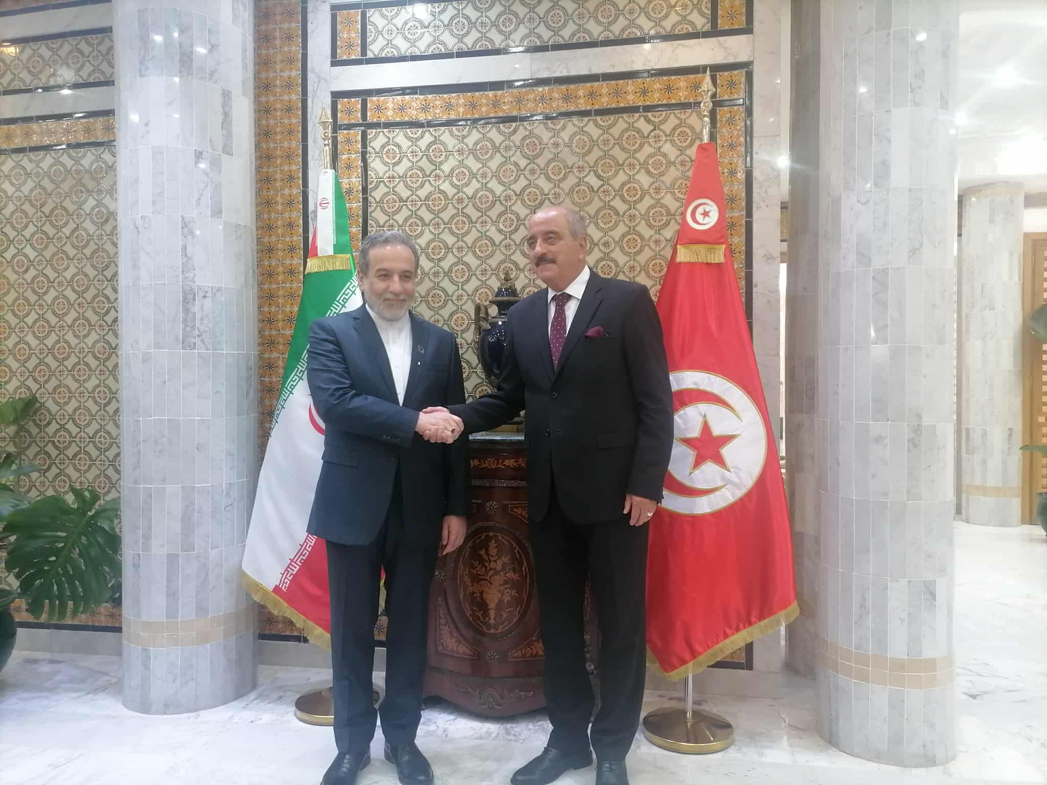 توسيع مجالات التعاون والتشاور حول القضايا الإقليمية والدولية أبرز محاور لقاء وزير الخارجية بنظيره الإيراني